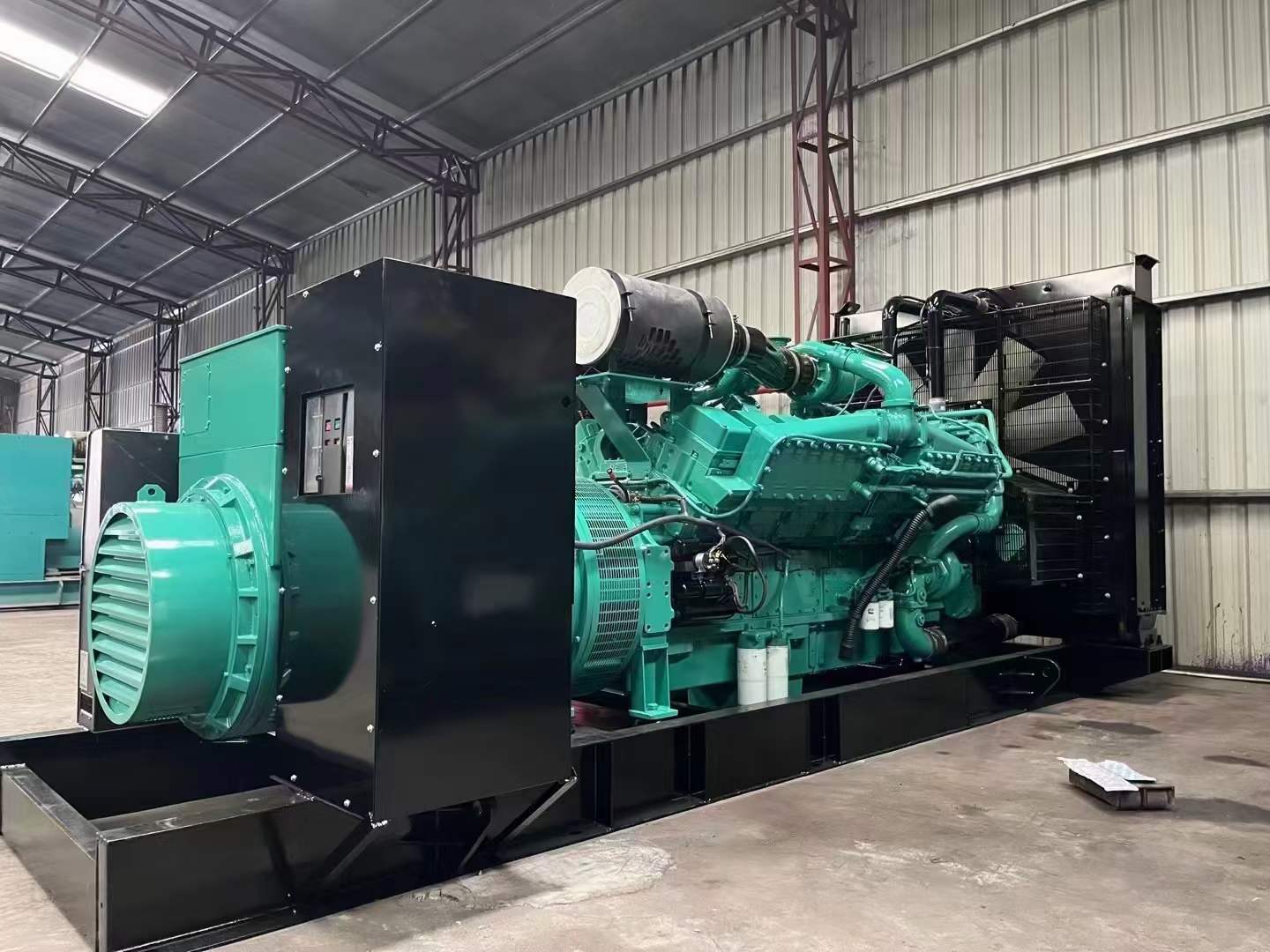 平定如何降低 800kW 柴油发电机输出电流的波动？