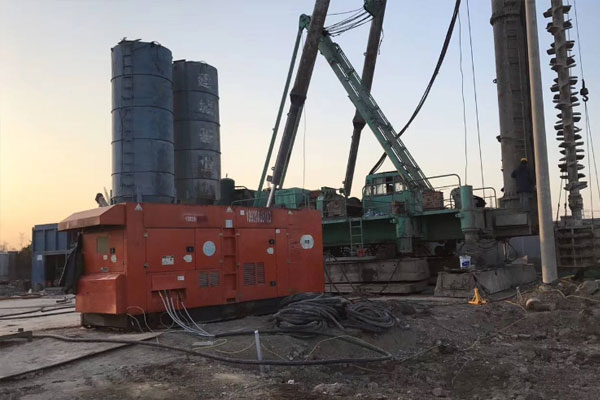 平定如何检查发电机组燃油系统的密封性？