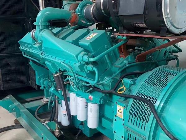 平定更换100kW柴油发电机组机油时，需要注意哪些事项？