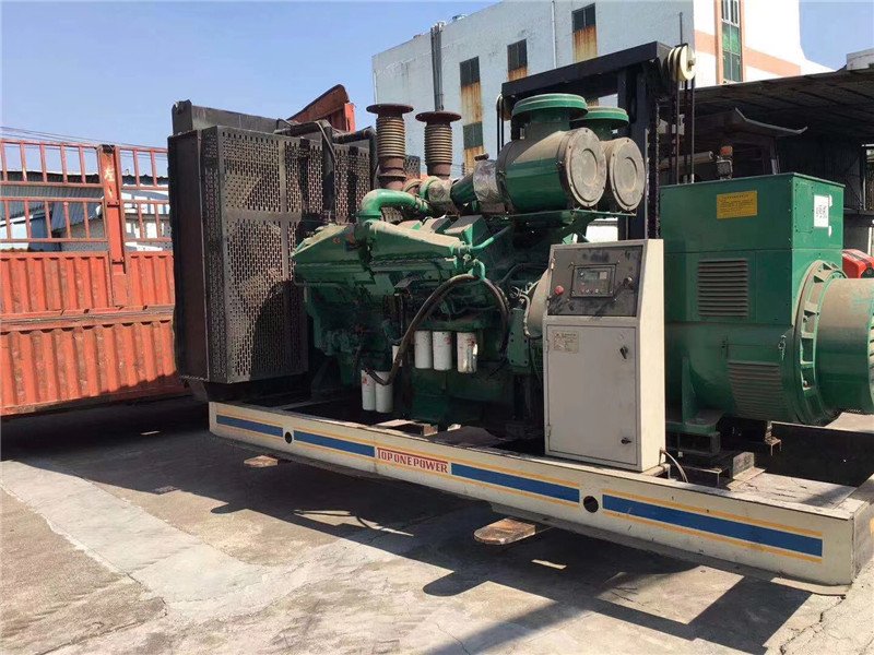 平定如何判断柴油发电机组的机油温度是否达到了合适的预热温度？